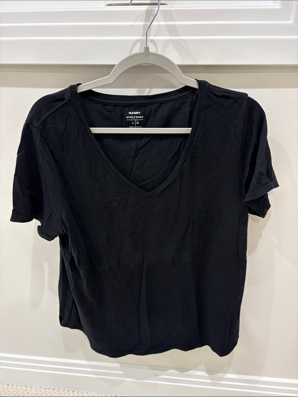 old navy black cotton black everywear tee, size large